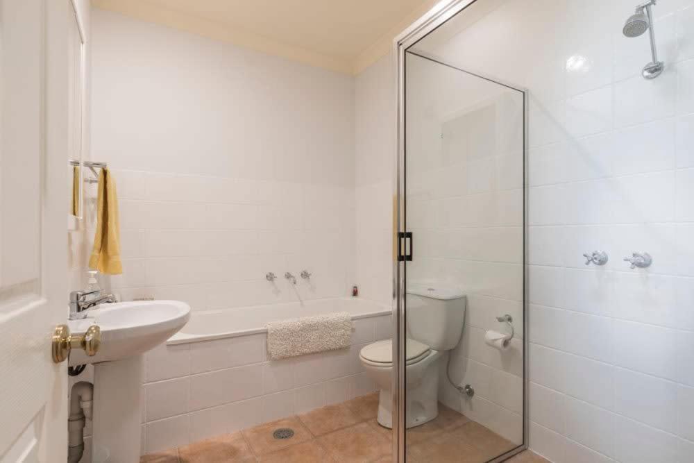 3 Bdrm 2 Bthrm House Close To Canberra Cbd & Anu Экстерьер фото