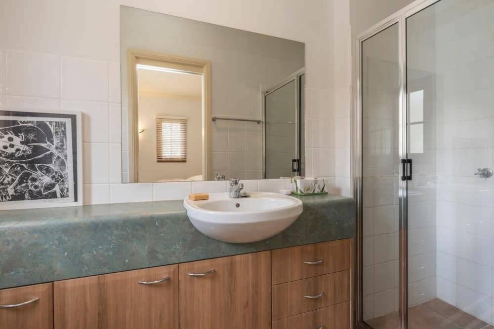 3 Bdrm 2 Bthrm House Close To Canberra Cbd & Anu Экстерьер фото